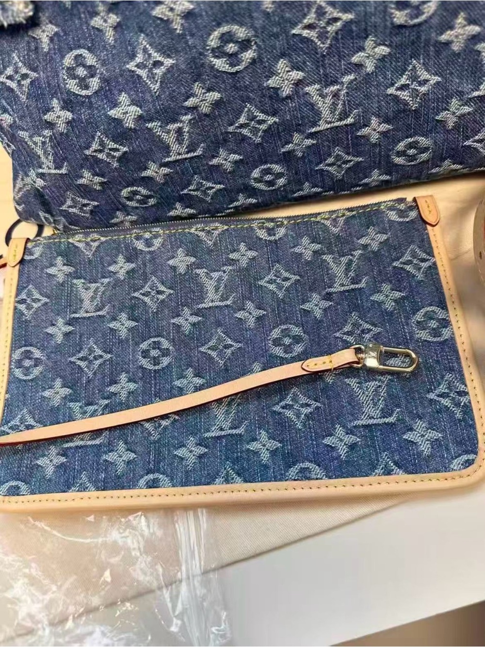 Louis Vuitton Denim Monogram Shoulder Bag with Natural Trim - Picture 6 of 12